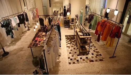 服裝店陳列與色彩竟然如此重要！服裝服飾零售的藝術與科學